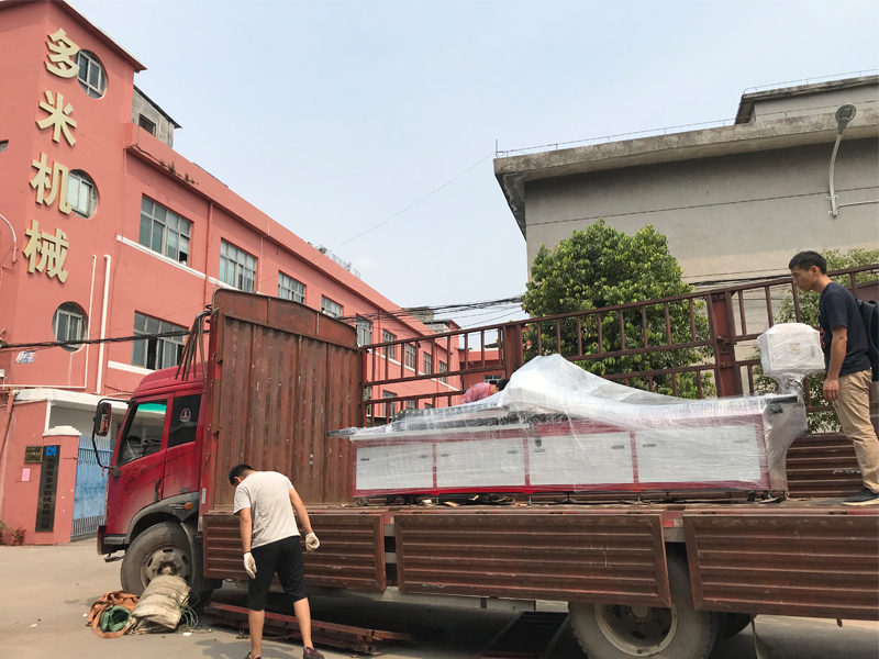 家具方管熱熔機(jī)床，專車發(fā)往山海
